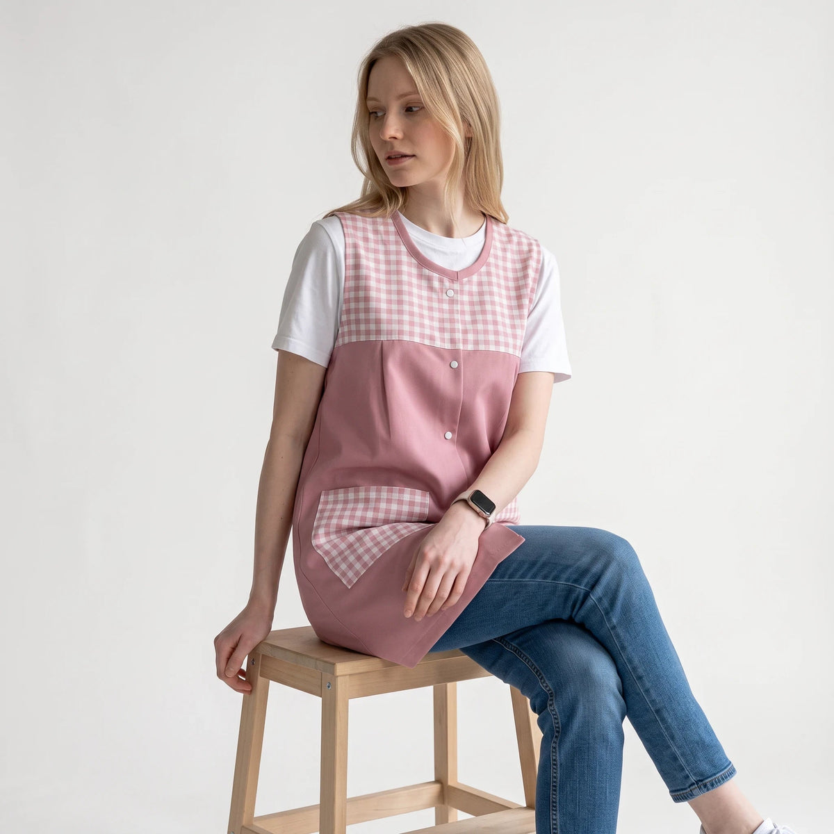 Bata de professora SuYa Shop cor-de-rosa com estampado vichy e botões de flores, ideal para professoras na sala de aula