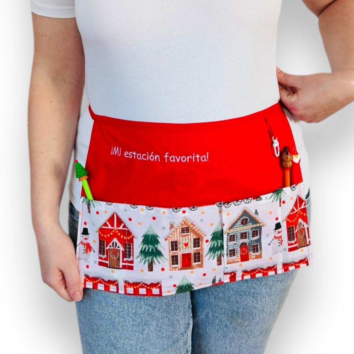 Avental de Natal para professora da SuYa Shop com estampado natalício, personalizado com o teu nome bordado