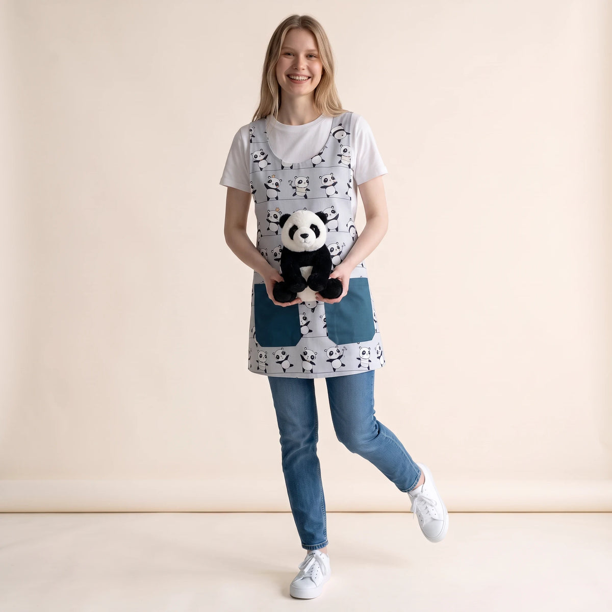 Bata de professora SuYa Shop com estampado de pandas, bolsos azuis e design confortável para professoras