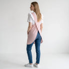 Bata de maestra SuYa Shop con estampado de cuadros vichy rosa, diseño cruzado con bolsillos laterales