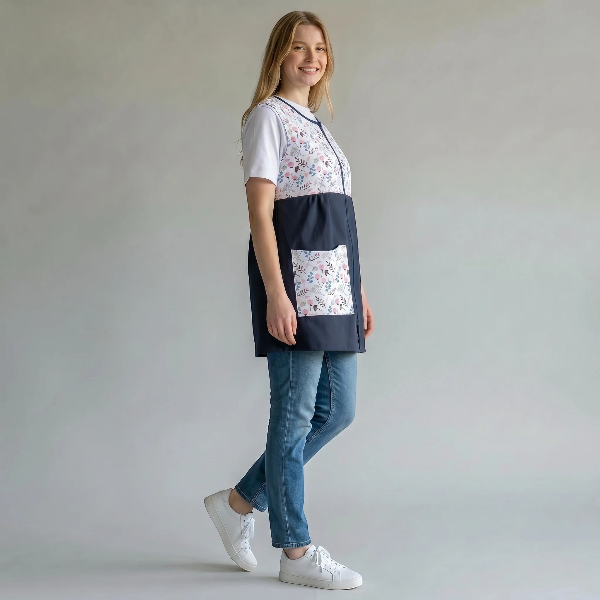 SuYa Shop sleeveless teacher smock with navy blue and floral print, featuring large pockets and anti-stain fabric.