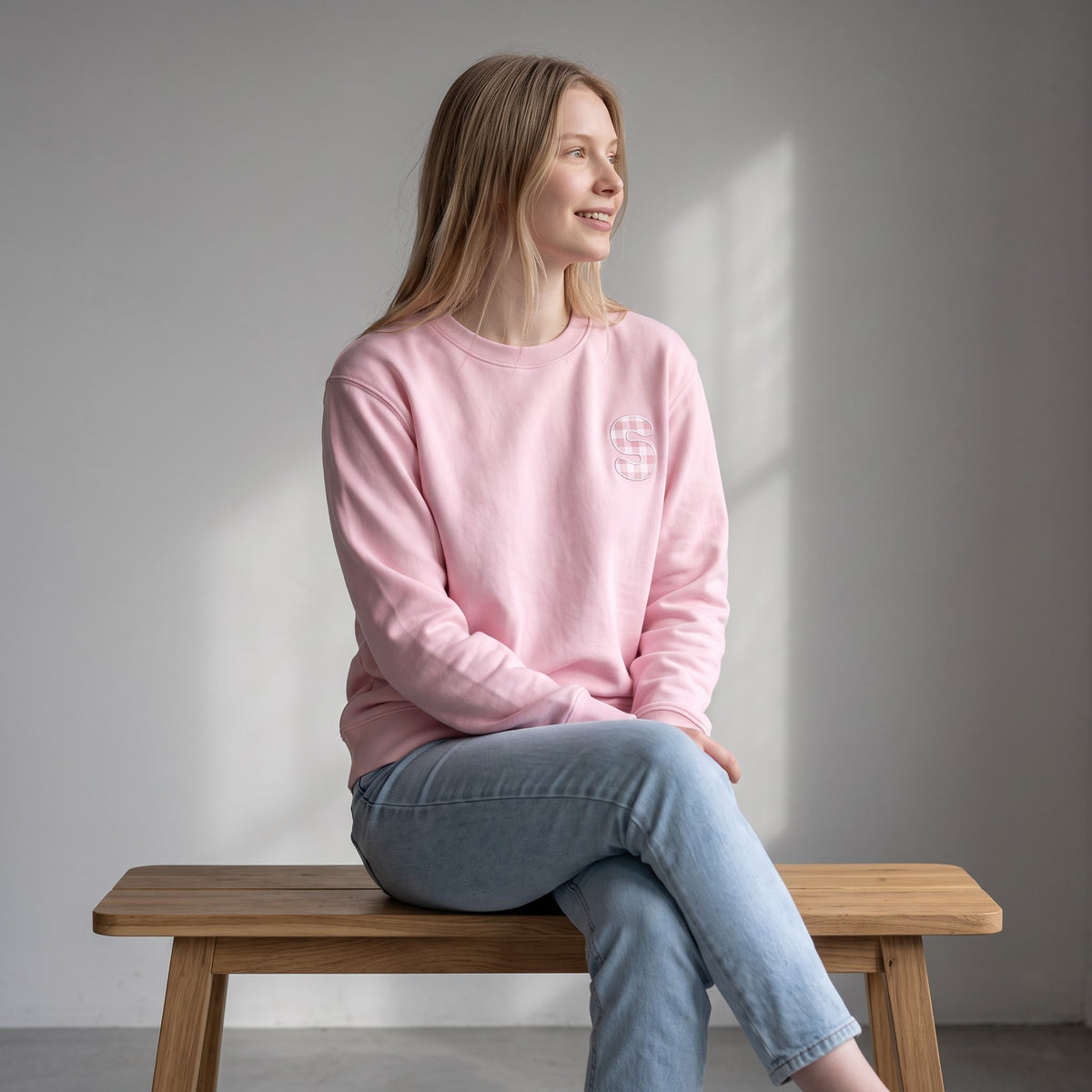 Sweatshirt cor-de-rosa SuYa Shop com inicial em estampado vichy, corte confortável de algodão e poliéster para um estilo casual.
